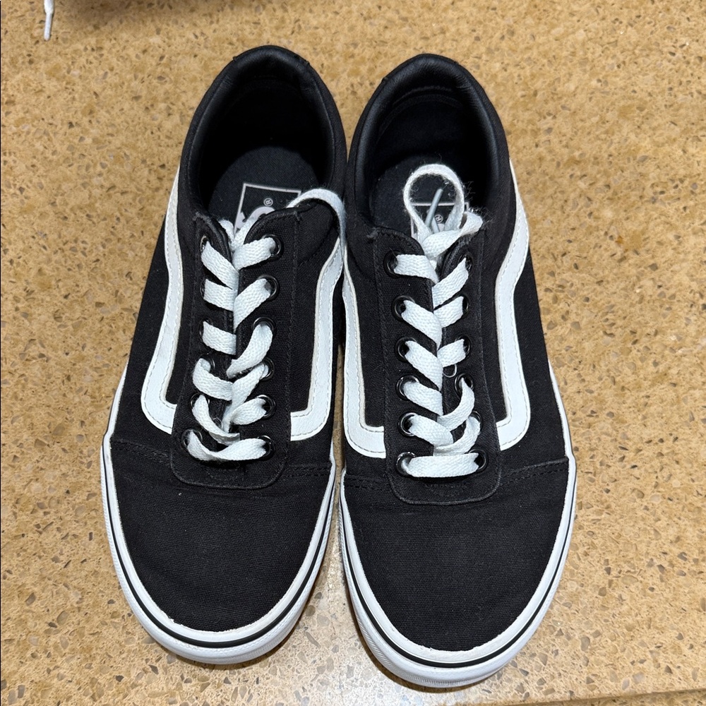 Vans Women's Black and White Sneakers size 5.5